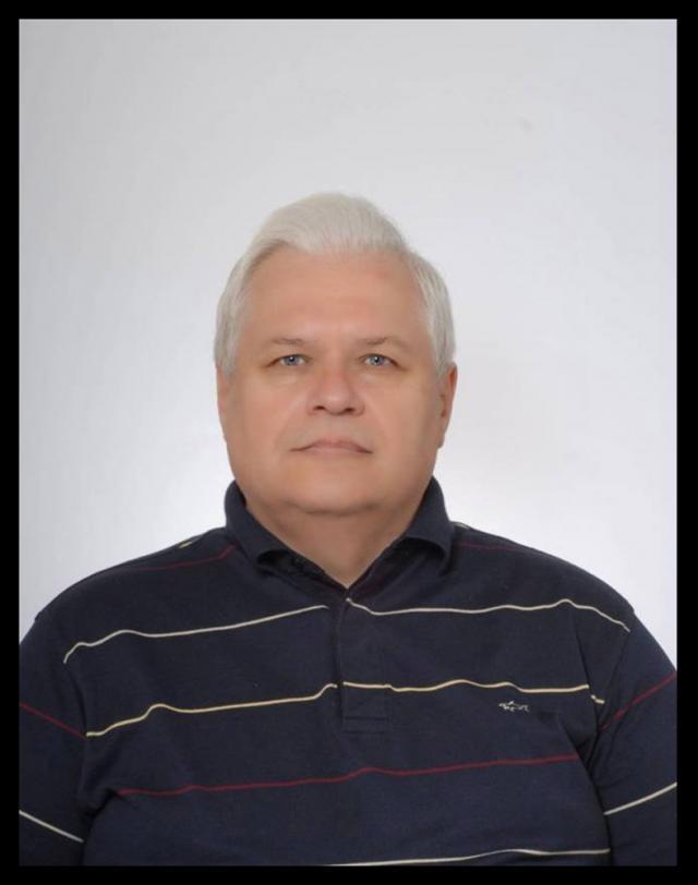 Profesorul de franceză Mihai George Tăutu intenţiona să se pensioneze de la 1 septembrie, după 43 de ani petrecuţi la catedră