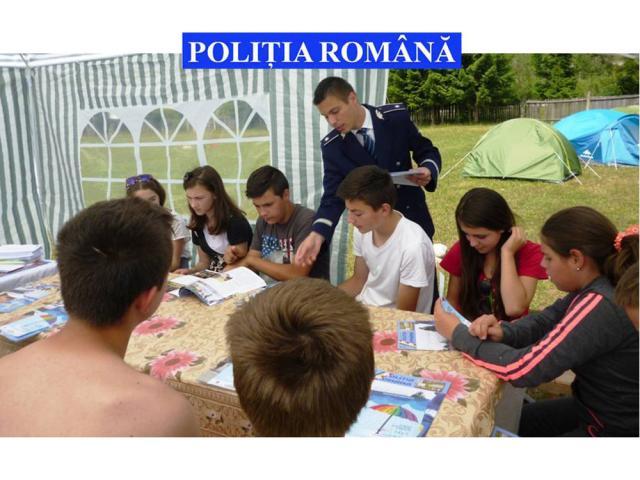 Reprezentanţii IPJ Suceava şi Romanian Children’s Humanitarian Foundation au organizat trei tabere la care au participat peste 70 de copii
