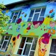 Două grădiniţe din Fălticeni au fost pictate la exterior cu scene din poveşti