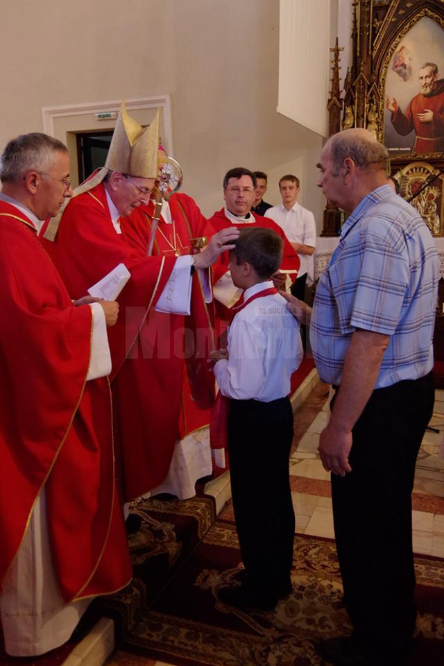 38 de tineri romano-catolici au primit Sfântul Mir de la Cardinalul de Köln, Joachim Meisner