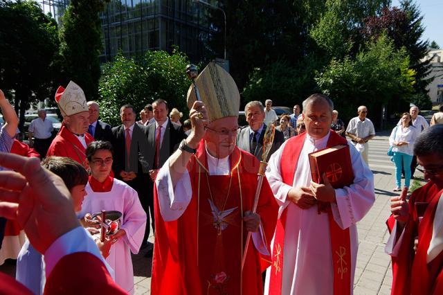 38 de tineri romano-catolici au primit Sfântul Mir de la Cardinalul de Köln, Joachim Meisner