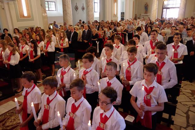 38 de tineri romano-catolici au primit Sfântul Mir de la Cardinalul de Köln, Joachim Meisner