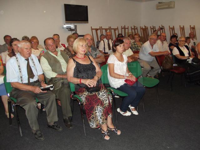 Expoziţie de fotografie, recital de lăută şi parada portului popular la cea de-a XIII-a Întâlnire a germanilor din Bucovina