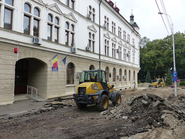 Lucrările din jurul Palatului Administrativ vor fi verificate de Inspectoratul Teritorial în Construcţii