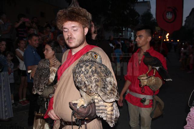 Demonstraţiile de vânătoare cu pasări răpitoare se numără printre premierele acestei ediţii a festivalului medieval