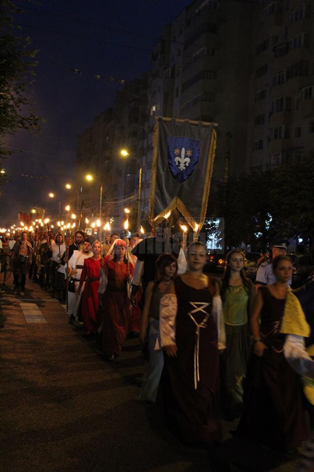Parada cu făclii a Festivalului de Artă Medievală, urmărită de zeci de mii de suceveni