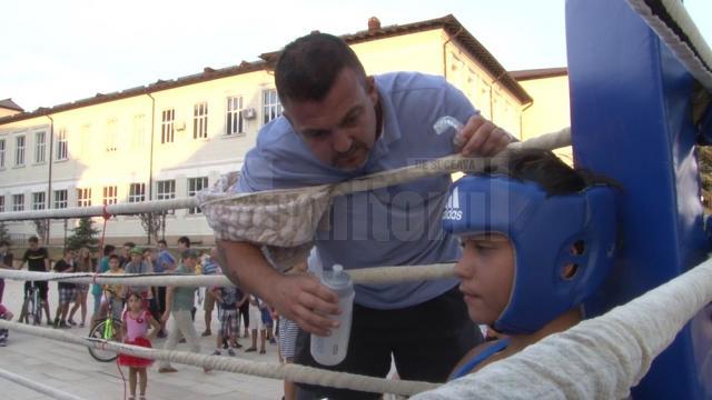 Cu un antrenor neplătit şi cu mâna întinsă pentru deplasări, boxerii suceveni s-au întors cu medalii de la „Cupa Ceahlăul”