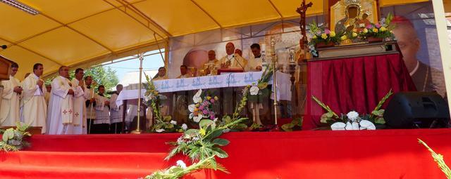Pelerini din ţară şi străinătate au sărbătorit-o pe Sfânta Maria, la Cacica