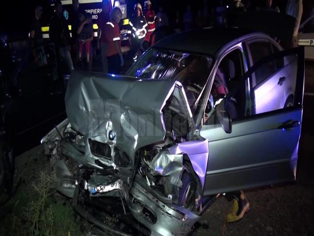 Accident cu zece răniţi, după o ciocnire violentă între un BMW şi un Mercedes