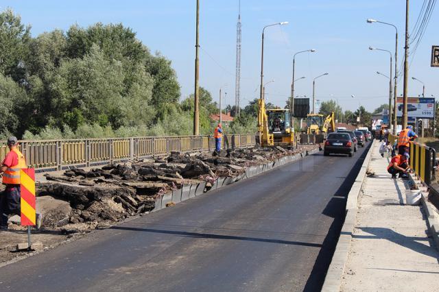 Lucrările la podul de la Iţcani nu sunt finalizate deşi a trecut termenul înaintat de constructor, 15 august