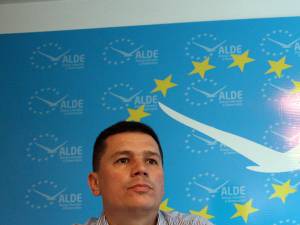 Deputatul ALDE Cezar Cioată şi-a anunţat ieri, în mod oficial, candidatura pentru funcţia de primar al oraşului Broşteni