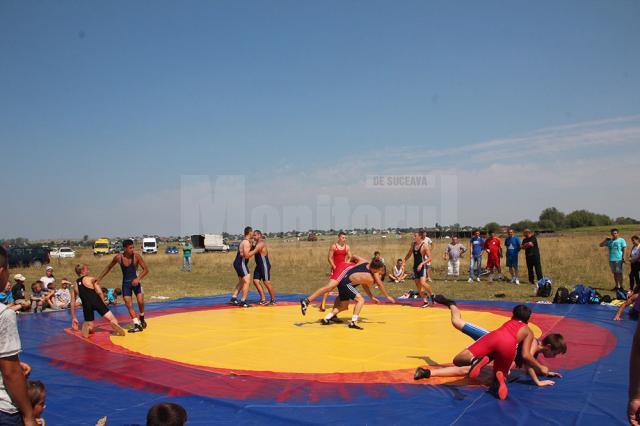 Festivalul „Sport şi voie bună” a adunat la Plopeni peste 300 de participanţi
