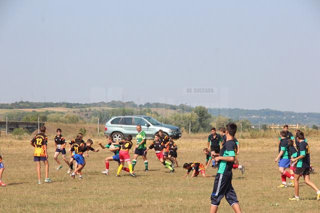 Festivalul „Sport şi voie bună” a adunat la Plopeni peste 300 de participanţi
