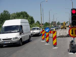 Traficul rutier pe podul de peste apa Sucevei, din zona Iţcani, va fi restricţionat astăzi, pe parcursul întregii zile
