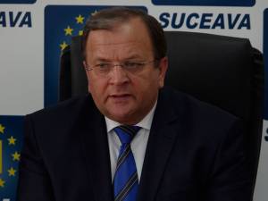 Senatorul PNL Gheorghe Flutur şi-a anunţat ieri, oficial, candidatura pentru funcţia de preşedinte al CJ Suceava