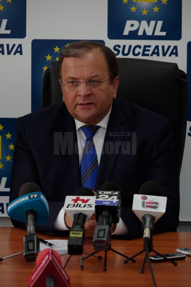 Senatorul PNL Gheorghe Flutur şi-a anunţat ieri, oficial, candidatura pentru funcţia de preşedinte al CJ Suceava