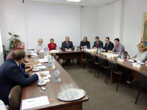 Invitaţia prefectului de Suceava, Constantin Harasim, adresată parlamentarilor de Suceava a fost onorată doar de şase senatori şi deputaţi