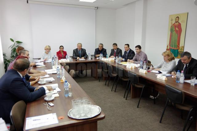 Invitaţia prefectului de Suceava, Constantin Harasim, adresată parlamentarilor de Suceava a fost onorată doar de şase senatori şi deputaţi