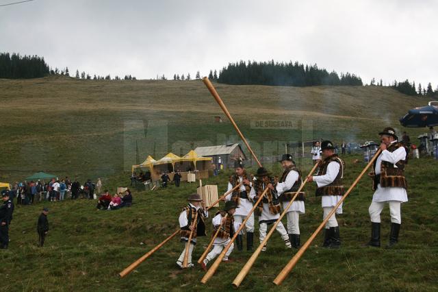 Buciumaşii coboară să dea semnalul începerii festivalului