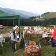Câteva mii de turişti de pe Transrarău au făcut popas la Festivalul "Comorile Muntelui"