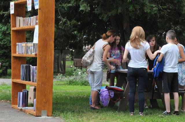 Parcul Cărţilor - Biblioteca în aer liber, un eveniment pe placul sucevenilor
