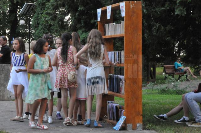 Parcul Cărţilor - Biblioteca în aer liber, un eveniment pe placul sucevenilor