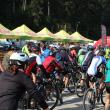 Sute de ciclişti au pornit să exploreze frumuseţile Bucovinei pe două roţi