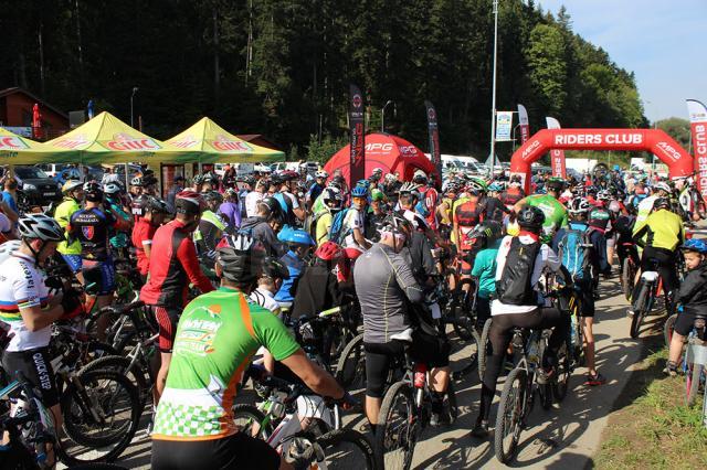 Sute de biciclişti au “luat cu asalt” frumoasa zonă a Humorului, la cea de-a doua ediţie a Bucovina MTB Maraton