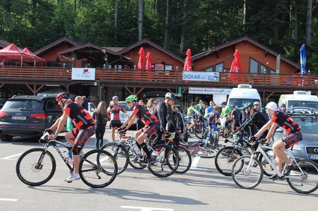 Sute de biciclişti au “luat cu asalt” frumoasa zonă a Humorului, la cea de-a doua ediţie a Bucovina MTB Maraton