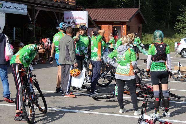 Sute de biciclişti au “luat cu asalt” frumoasa zonă a Humorului, la cea de-a doua ediţie a Bucovina MTB Maraton