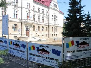 Lucrările de modernizare a zonei centrale a municipiului Suceava, în jurul Palatului Administrativ, vor fi finalizate cu două luni mai devreme