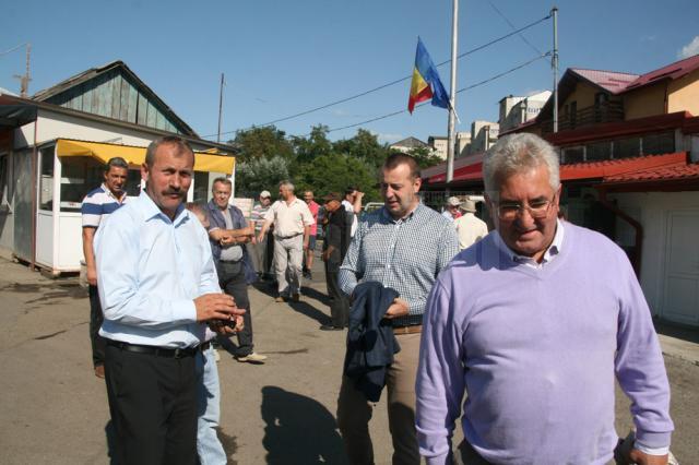 Conducerea Primăriei Suceava şi reprezentanţi ai Consiliului Local la inaugurarea primului sediu al Asociaţiei Pensionarilor suceveni