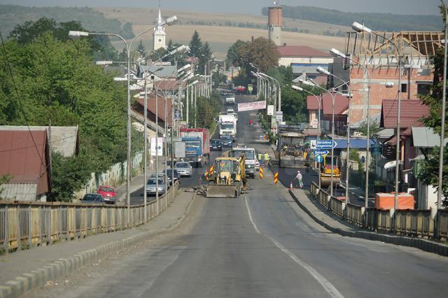 Pasarela CFR de la Iţcani este în lucru timp de două luni, traficul fiind deviat pe rute alternative