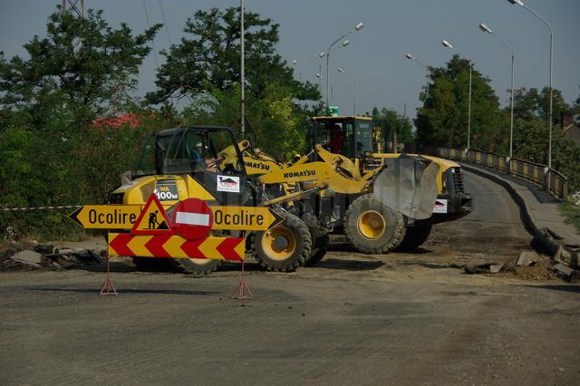 Pasarela CFR de la Iţcani este închisă traficului rutier pentru două luni