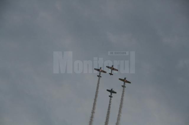 Acrobaţii aeriene spectaculoase, adrenalină şi manevre ameţitoare, la spectacolul aviatic Suceava Air Show