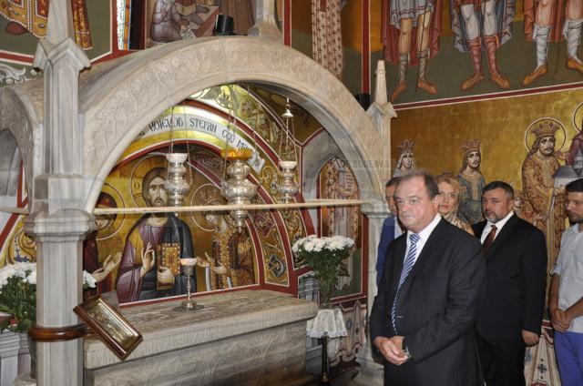 Copreşedinţii PNL, Alina Gorghiu şi Vasile Blaga, s-au aflat sâmbătă după-amiază la Mănăstirea Putna