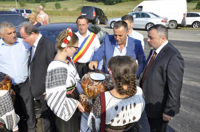 Gorghiu şi Blaga s-au recules la mormântul lui Ştefan cel Mare de la Putna