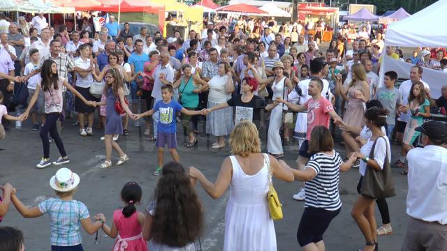 Pe parcursul celor patru zile de desfășurare, 27-30 august, au avut loc mai multe acțiuni culturale și spectacole folclorice