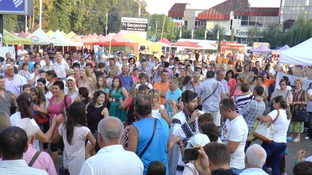 Pe parcursul celor patru zile de desfășurare, 27-30 august, au avut loc mai multe acțiuni culturale și spectacole folclorice