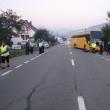 În urma impactului, tânărul de la volanul autocarului nu a mai avut nici o şansă, decedând pe loc