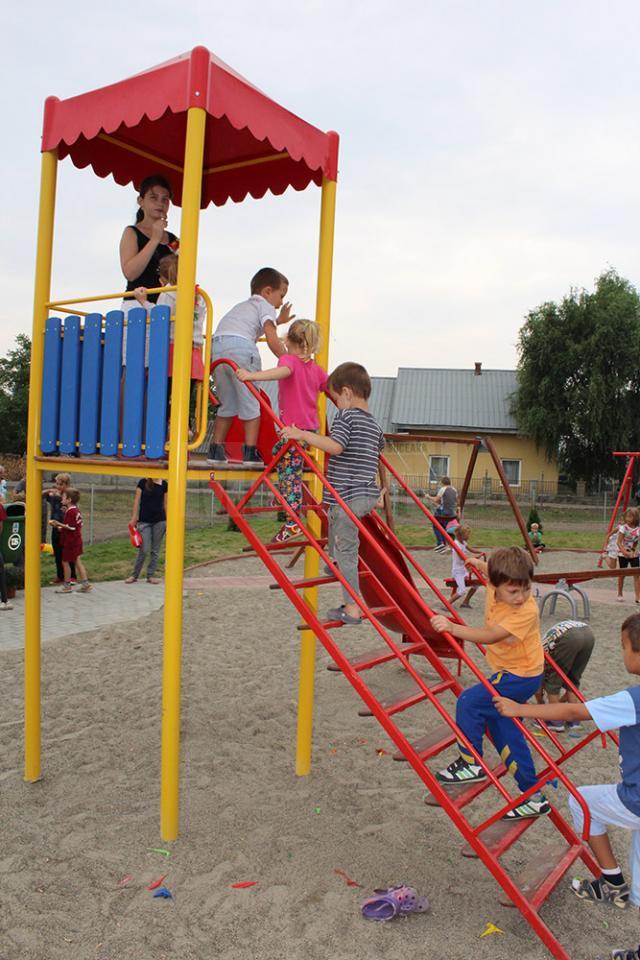 Cel mai mare parc de joacă din cartierul Iţcani a fost inaugurat ieri