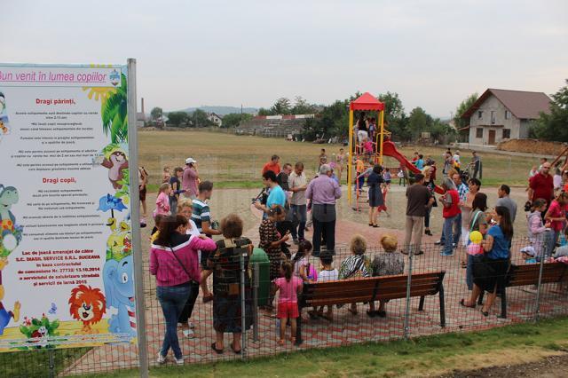 Cel mai mare parc de joacă din cartierul Iţcani a fost inaugurat ieri