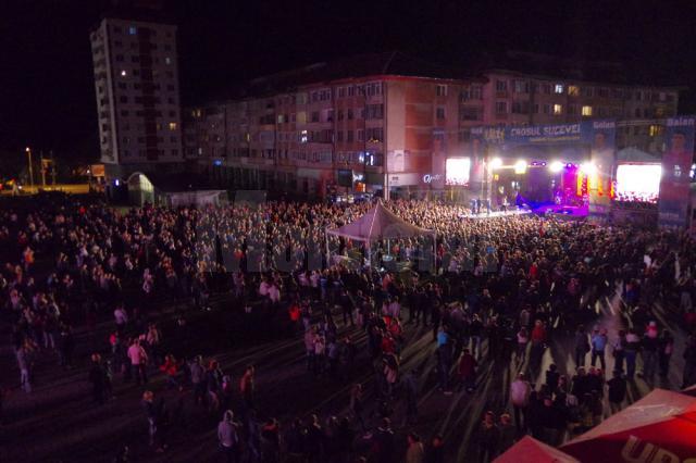 Mii de suceveni au cântat aseară cu Voltaj, Andrei Leonte, Maxim și Naguale