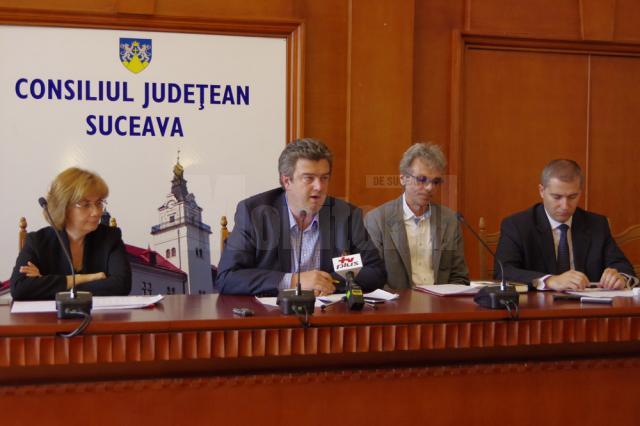 Preşedintele Consiliului Judeţean Suceava, Cătălin Nechifor, le-a spus primarilor să dea drumul la lucrări şi să cheltuiască banii care le-au fost alocaţi