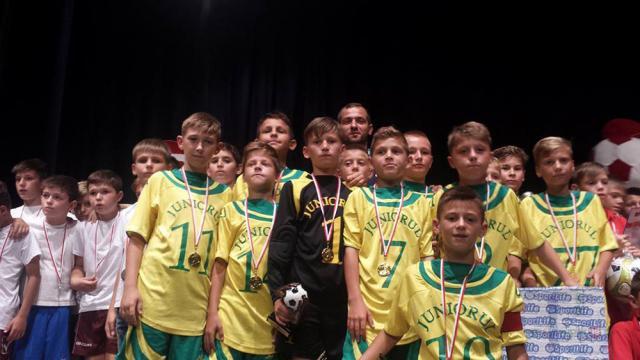ACS Juniorul Suceava a câștigat trofeul Cupei E.ON Kinder după meciuri foarte grele