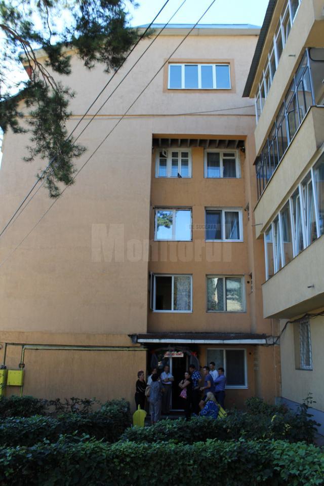 Locuinţele mai multor suceveni, inundate dintr-un apartament ai cărui proprietari nu sunt acasă