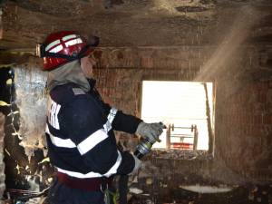 Intervenţia promptă a pompierilor a dus la evitarea unui dezastru