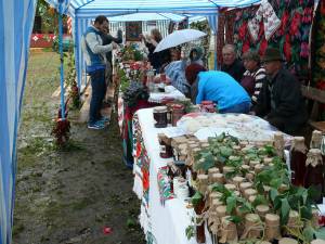 Vremea nu a ţinut în acest an cu organizatorii celei de-a X-a ediţii a Festivalului Fructelor de Pădure de la Coşna