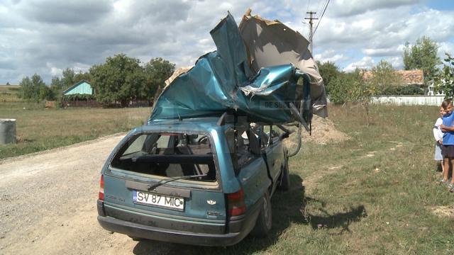 Bărbat strivit sub cupola maşinii de un excavator, în timp ce mergea după medicamente pentru fetiţa sa