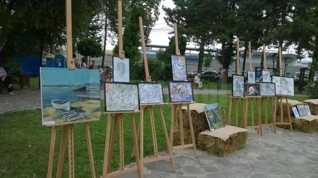 14 lucrări de grafică şi pictură, expuse în Parcul Universităţii